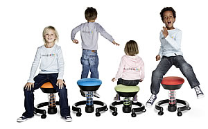 Der Kinderstuhl Swoppster f&ouml;rdert die Bewegung unserer Kinder.