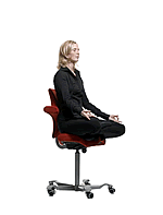 Auf den Sattelst&uuml;hlen HAG Capsico k&ouml;nnen unz&auml;hlige unterschiedliche Sitzpositionen eingenommen werden.