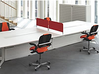 Beispiel-Arbeitsplatz mit HAG H03 B&uuml;rost&uuml;hlen.