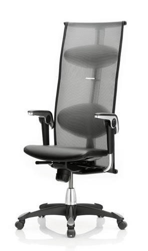Der ergonomische B�rodrehsessel HAG H09 Inspiration Modell 9230 mit hoher R�ckenlehne, mehrfach verstellbaren Armlehnen und verschiebbaren Lenden- und Kopfkissen.