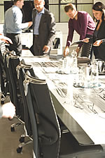Der Konferenzstuhl HAG H09 Meeting Exellence, Modell 9372 in Aktion.