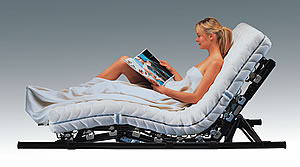 Bettsystem Lattoflex 300: ergonomische Relaxstellung mit dem Komfort-Motorrahmen.