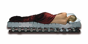 Bettsystem Lattoflex 300: Die besonders komfortable Schulterzone ergibt sich aus der Zoneneinstellung der Unterfederung und dem besonderen Zonengef&uuml;ge der Evo-Matratze.