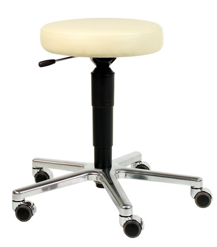 Ergonomischer Hocker Leitnerhoc mit Rundsitz. Das Bild zeigt den Rundsitz in hohe Ausf�hrung (H�he 6 cm , Aufpreis gegen�ber normalem Rundsitz)