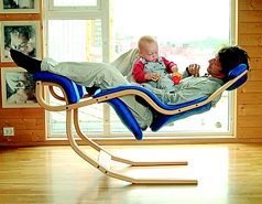 Entspannungssessel Gravity von Varier (fr&uuml;her Stokke): Die hintere Ruhestellung l&auml;&szlig;t einen Schwerkraft und Alltag vergessen.