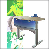 Der Vital Office Schreibtisch Powerlift mit Softprotection Abschirmung nach vorne.