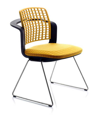 Der Konferenzstuhl HAG Sideways, Modell 9730, Farbe Ocker.