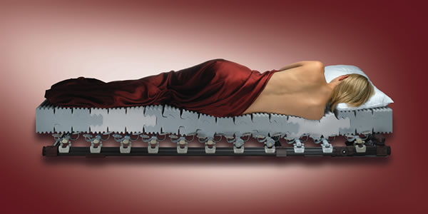 Das Bettsystem Lattoflex 300 passt sich perfekt an die Körperkontur an und sorgt für eine rückengerechte Lagerung. Die Einstellmöglichkeiten der Unterfederung und der Zonenaufbau der Evo-Matratzen sind harmonisch aufeinander abgestimmt.