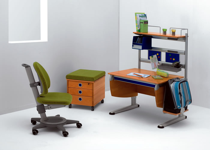 Moll Ovato Compact: Der kompakte Schreibtisch aus Massivholz für Kinder und Jugendliche