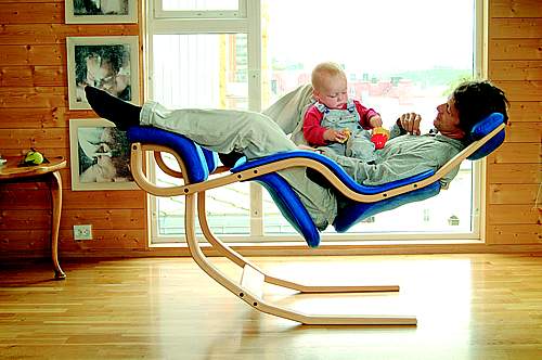 Entspannungssessel Gravity von Varier (früher Stokke): Die hintere Ruhestellung läßt einen Schwerkraft und Alltag vergessen.