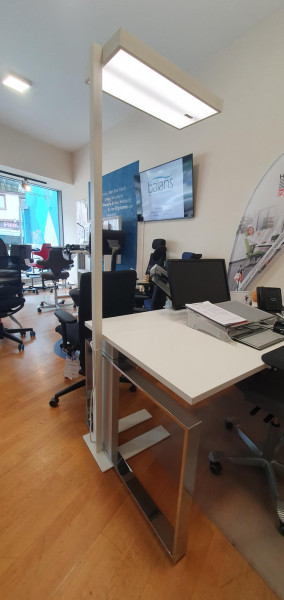 Ausstellungsstück LED Stehleuchte Lena für Büro und Wohnräume in sehr gutem Zustand.